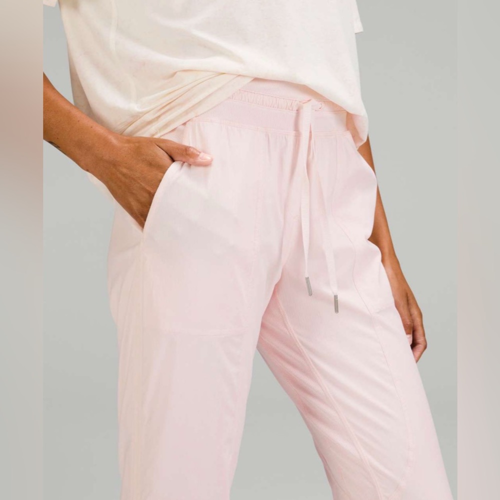Lululemon Dance Studio Mid-Rise Lined Crop 25" in Strawberry Milkshake 2 - Picture 4 of 5